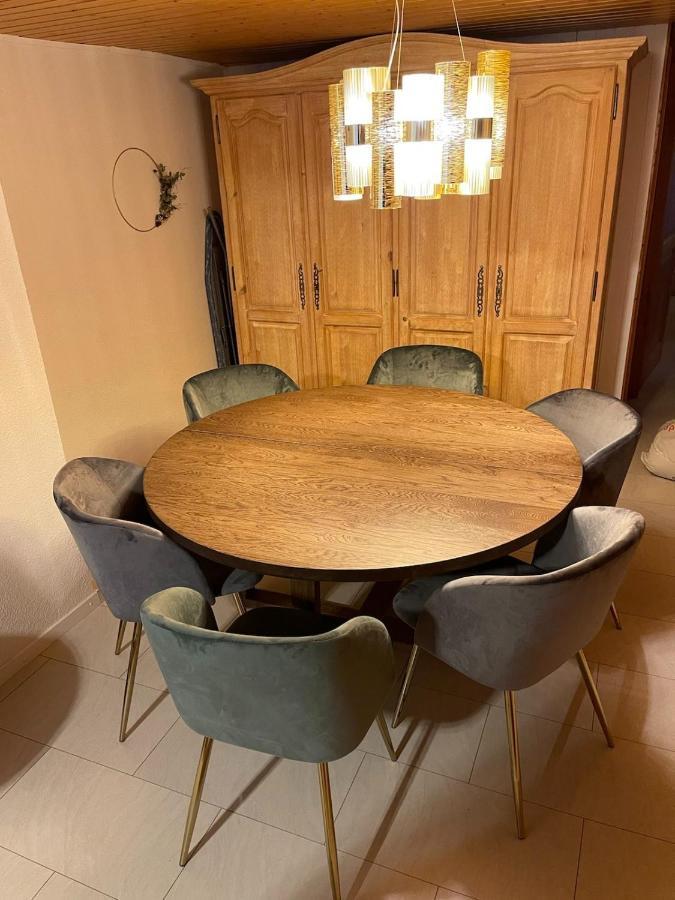 Schoene Ferienwohnung Mit Seeblick Тун Екстериор снимка