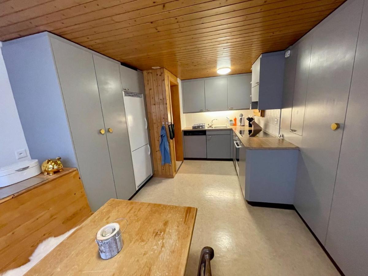 Schoene Ferienwohnung Mit Seeblick Тун Екстериор снимка