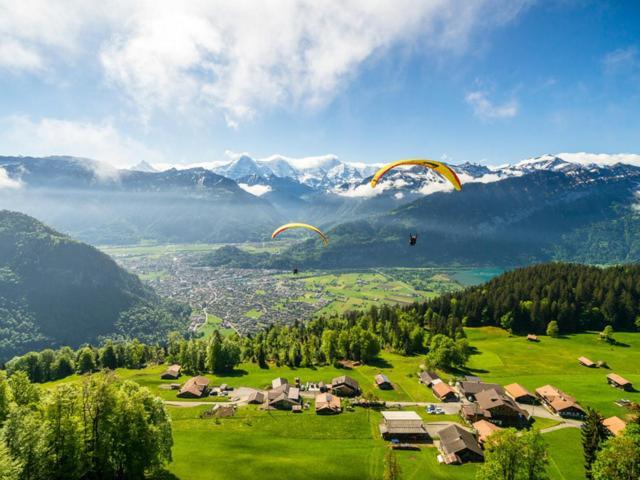 Schoene Ferienwohnung Mit Seeblick Тун Екстериор снимка